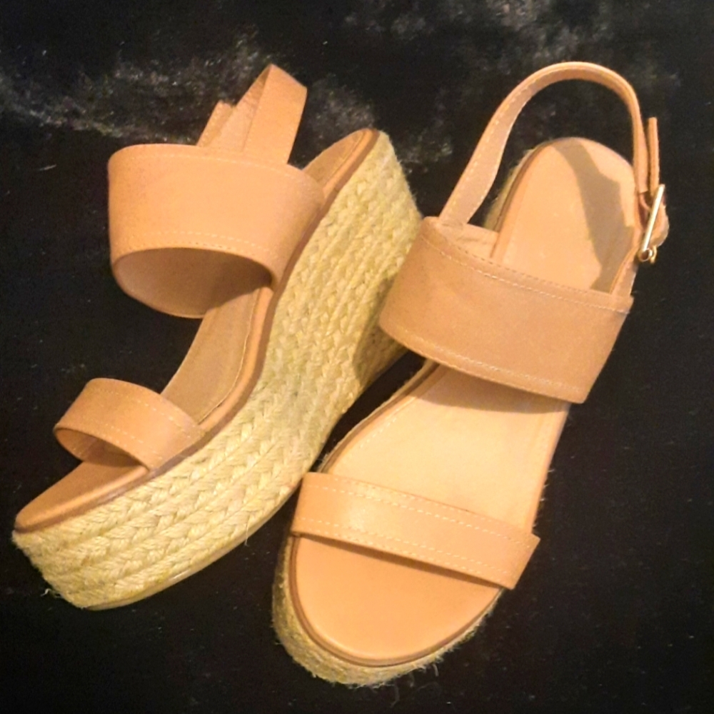 Nude wedges